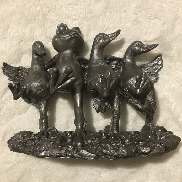 Can-Can Line Gunmetal Grey Frog + Ducks in A Row Garden Statue - Picture 2 of 12